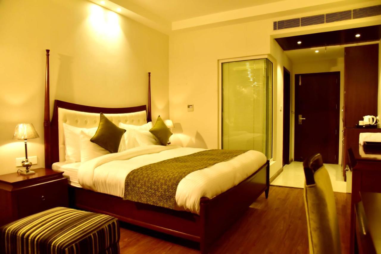 Season Hotel Nainital Exterior foto